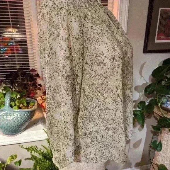 Women's Porophrase Top Sizes XL - Picture 6 of 10